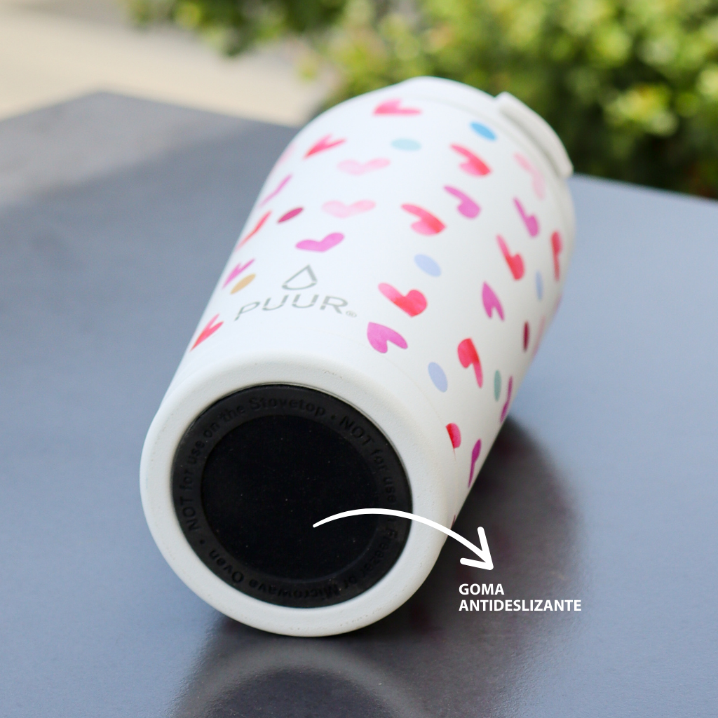 Vaso termico Puur 470ml con diseño de corazones en fondo blanco