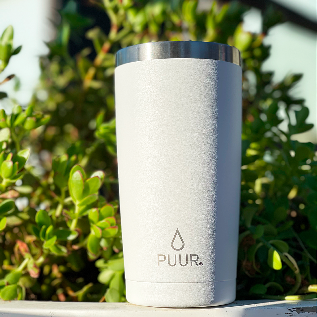 Vaso termico marca Puur color blanco 500ml mostrando caracteristicas de la tapa